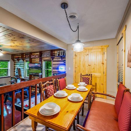 גטלינבורג Beautiful Chalet With Fireplace And Large Game Room מראה חיצוני תמונה