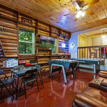 גטלינבורג Beautiful Chalet With Fireplace And Large Game Room מראה חיצוני תמונה