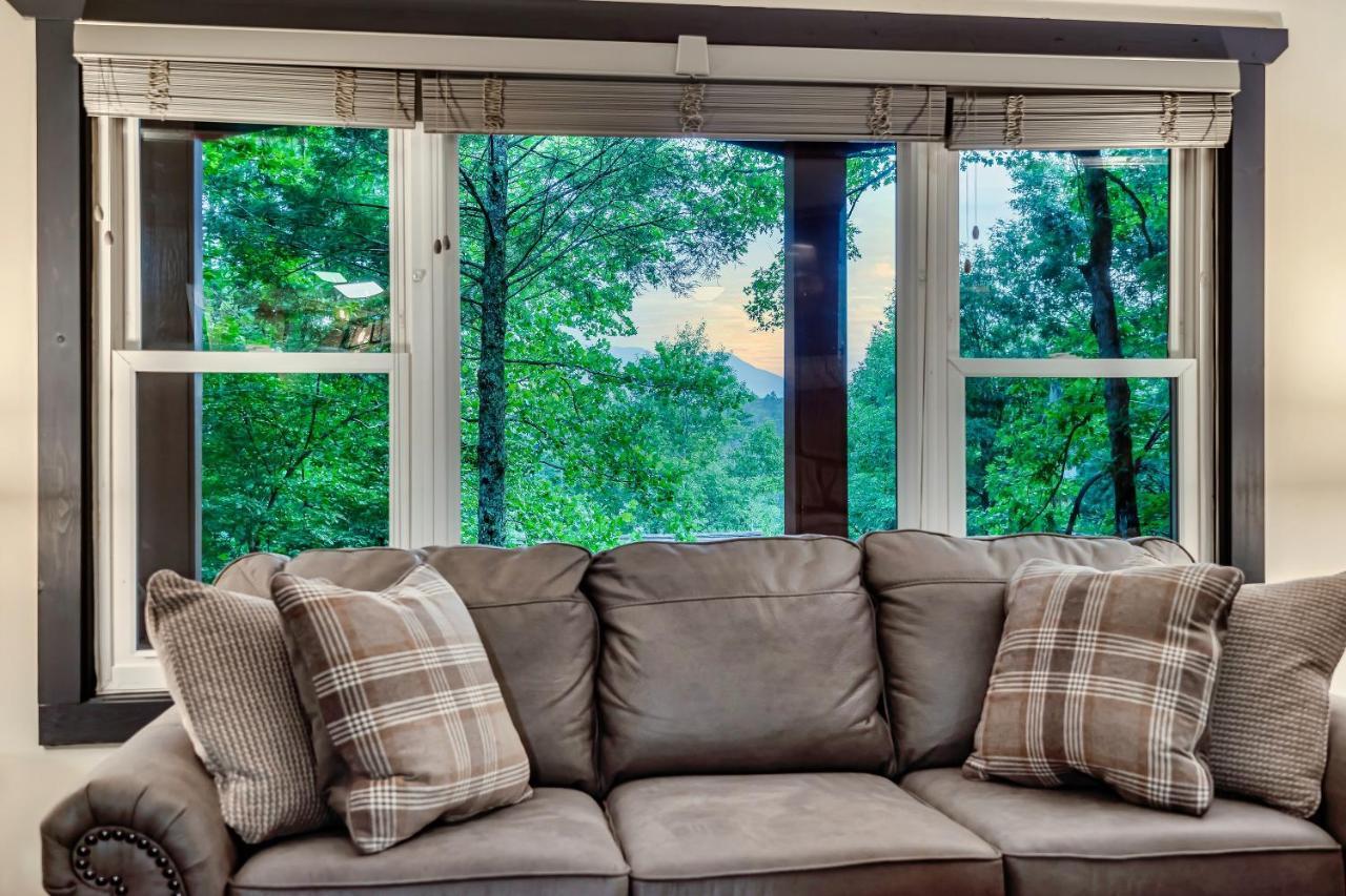 גטלינבורג Beautiful Chalet With Fireplace And Large Game Room מראה חיצוני תמונה