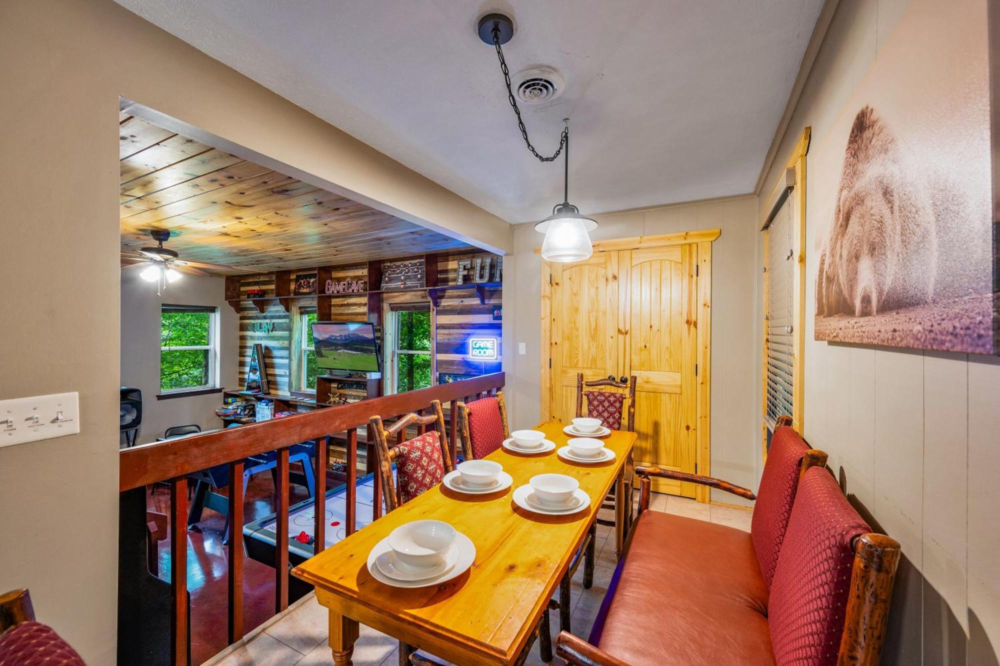 גטלינבורג Beautiful Chalet With Fireplace And Large Game Room מראה חיצוני תמונה