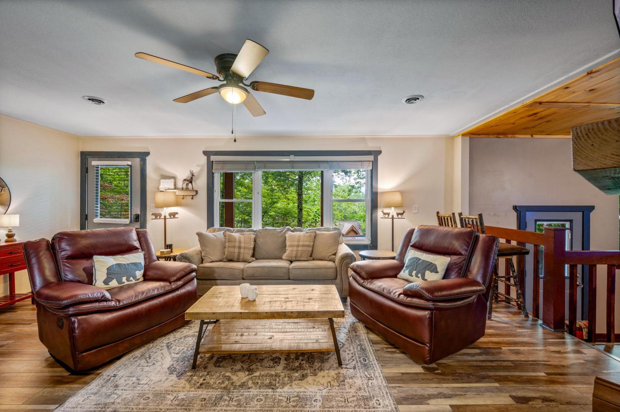 גטלינבורג Beautiful Chalet With Fireplace And Large Game Room מראה חיצוני תמונה
