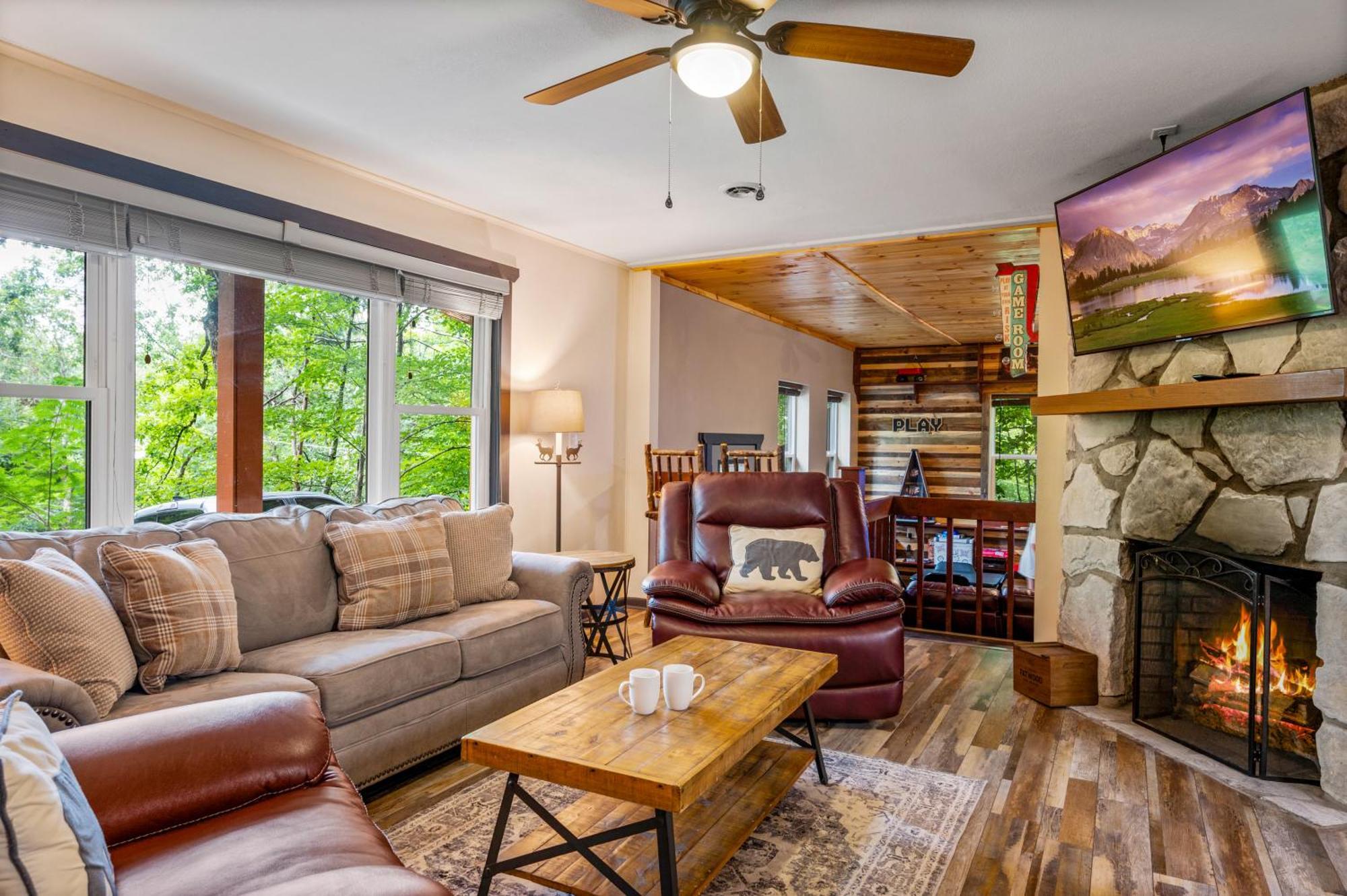 גטלינבורג Beautiful Chalet With Fireplace And Large Game Room מראה חיצוני תמונה