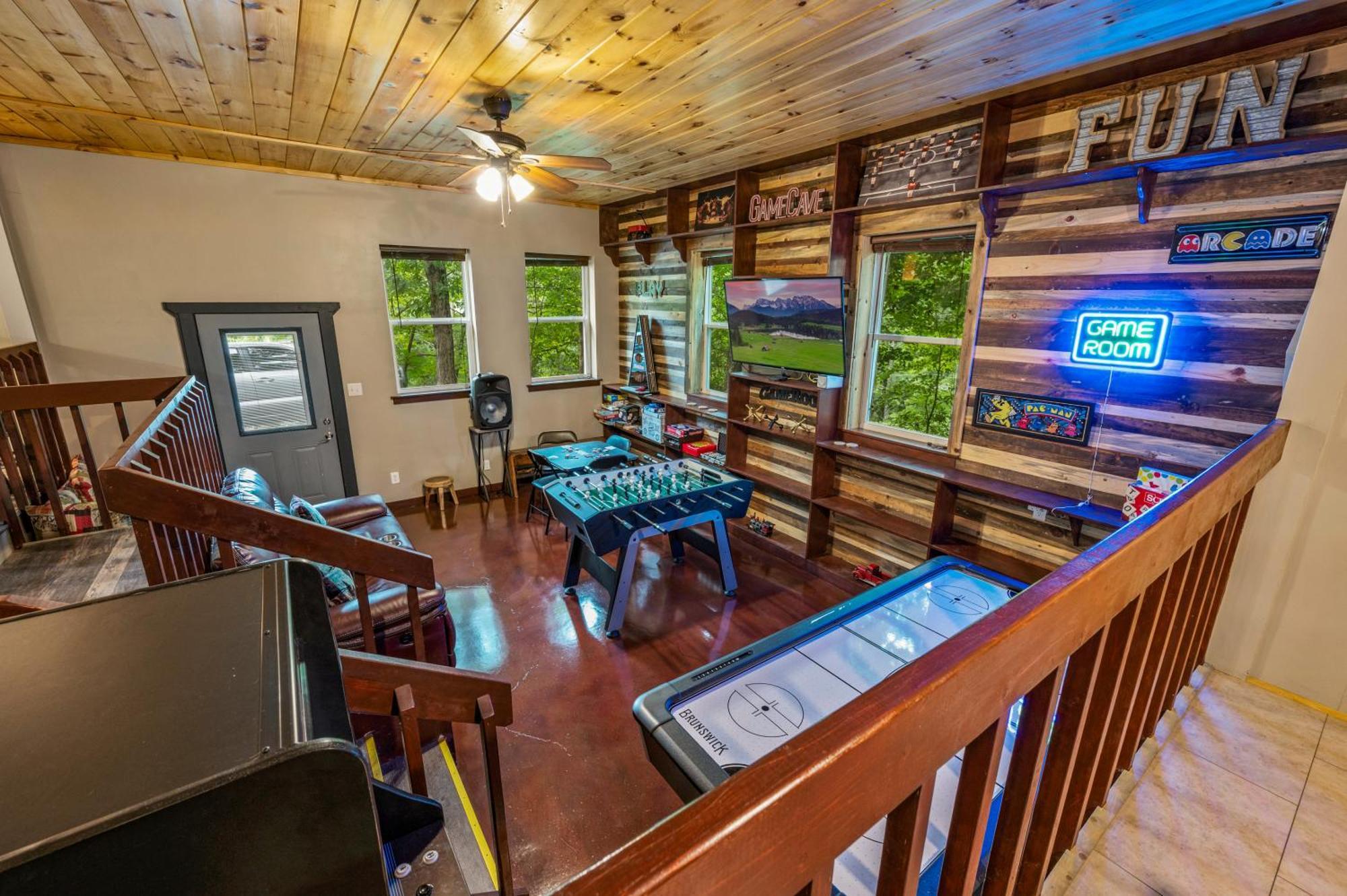 גטלינבורג Beautiful Chalet With Fireplace And Large Game Room מראה חיצוני תמונה