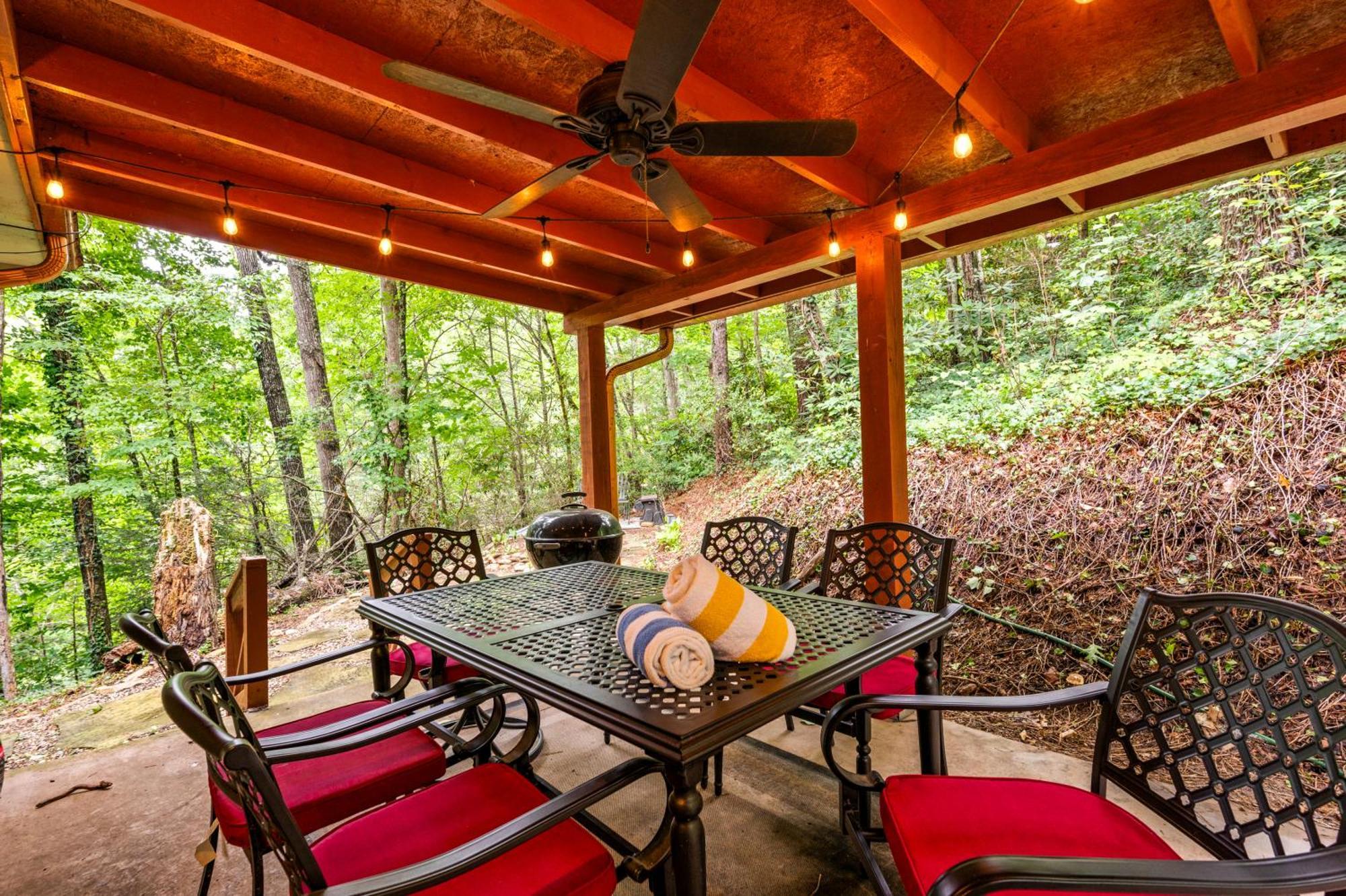 גטלינבורג Beautiful Chalet With Fireplace And Large Game Room מראה חיצוני תמונה