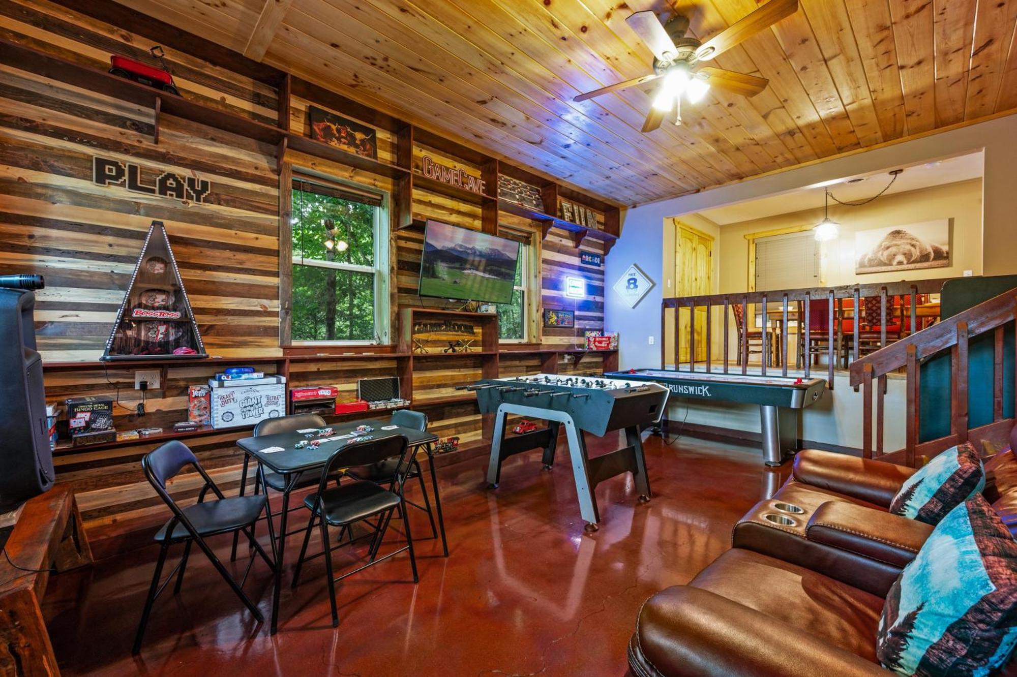 גטלינבורג Beautiful Chalet With Fireplace And Large Game Room מראה חיצוני תמונה