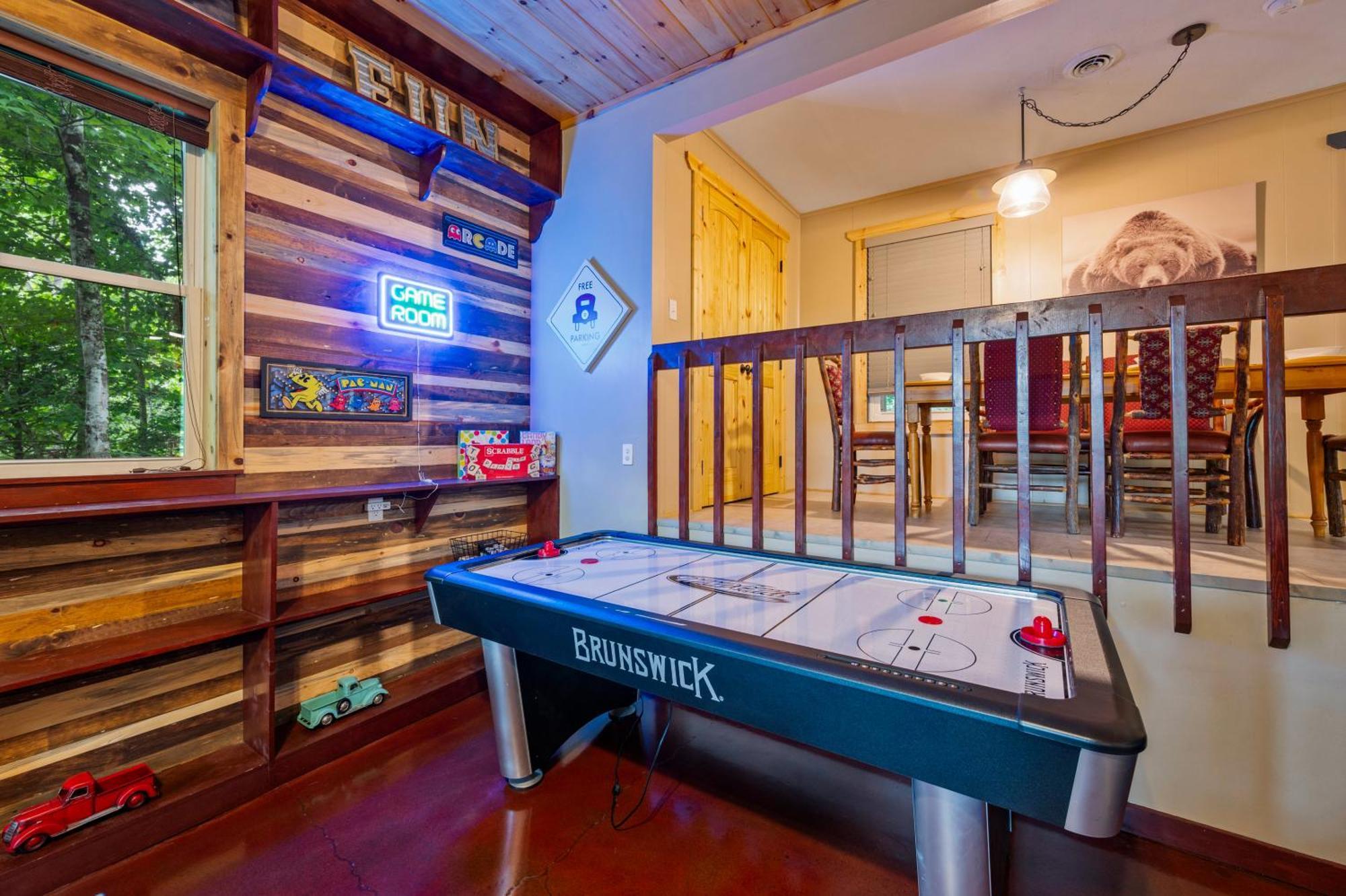 גטלינבורג Beautiful Chalet With Fireplace And Large Game Room מראה חיצוני תמונה