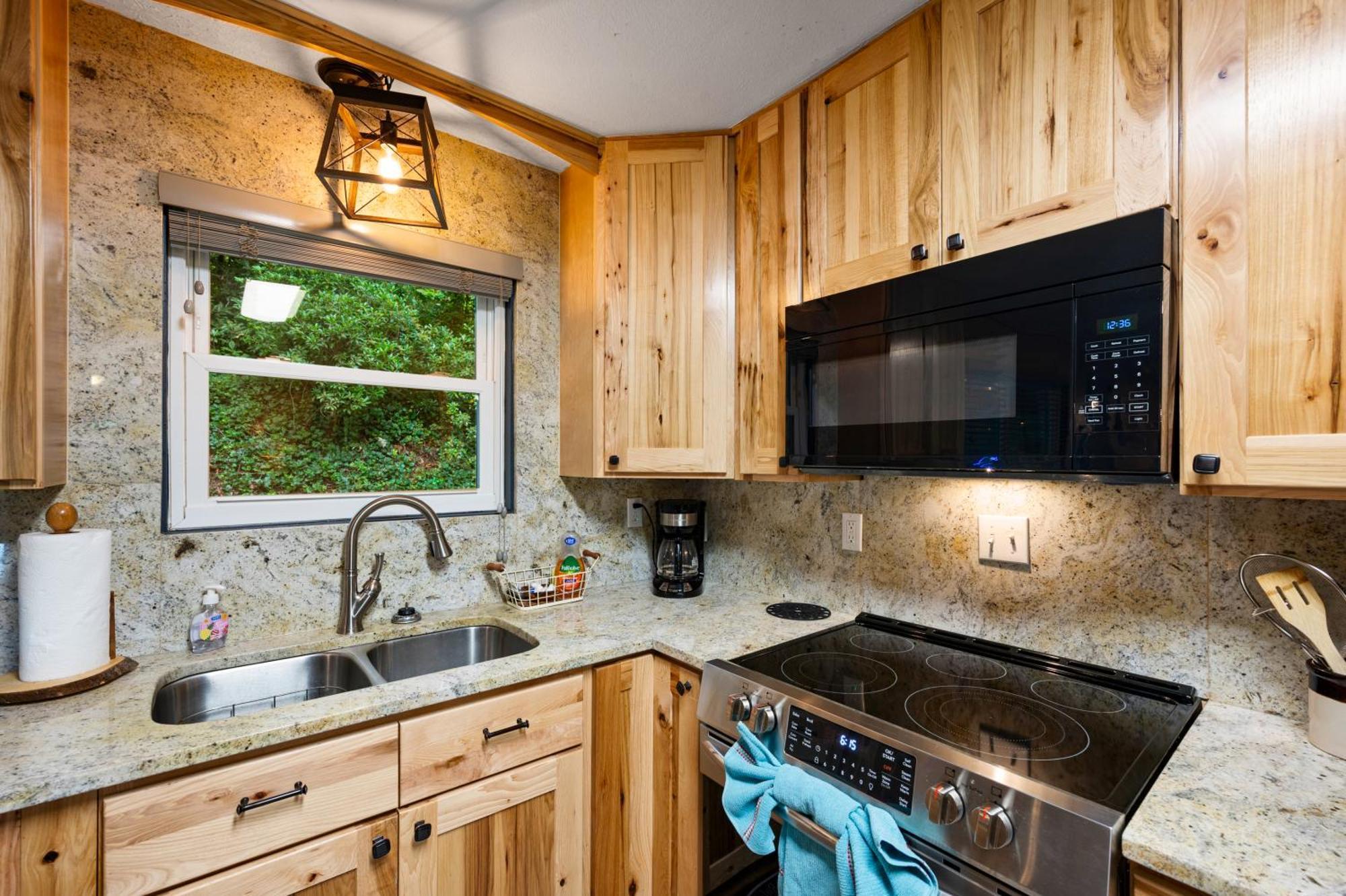 גטלינבורג Beautiful Chalet With Fireplace And Large Game Room מראה חיצוני תמונה