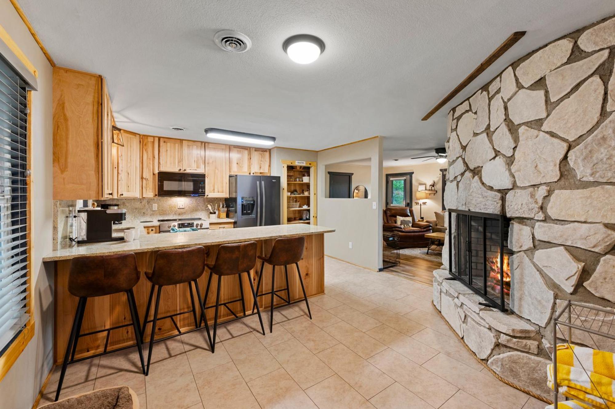 גטלינבורג Beautiful Chalet With Fireplace And Large Game Room מראה חיצוני תמונה