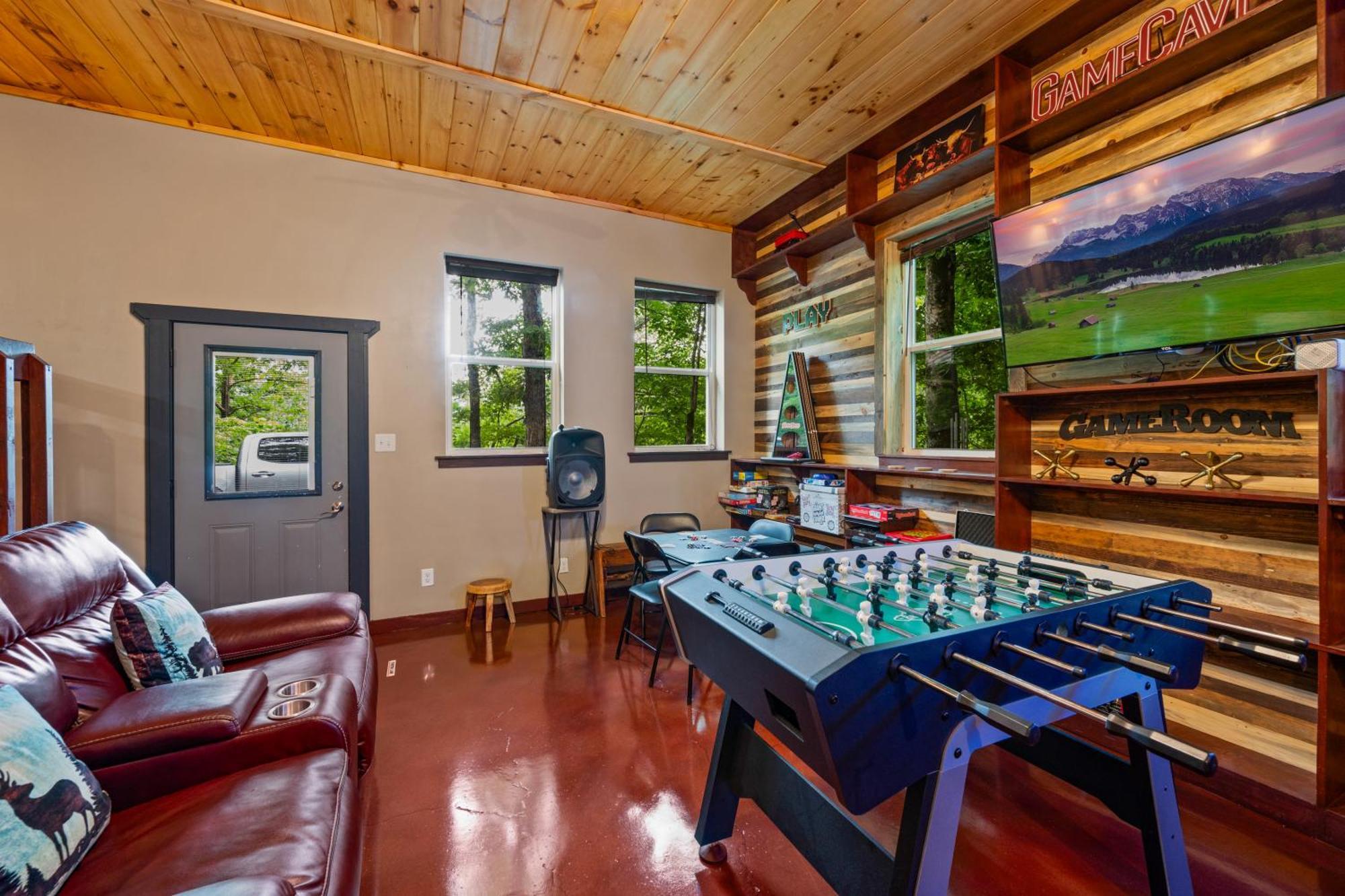 גטלינבורג Beautiful Chalet With Fireplace And Large Game Room מראה חיצוני תמונה