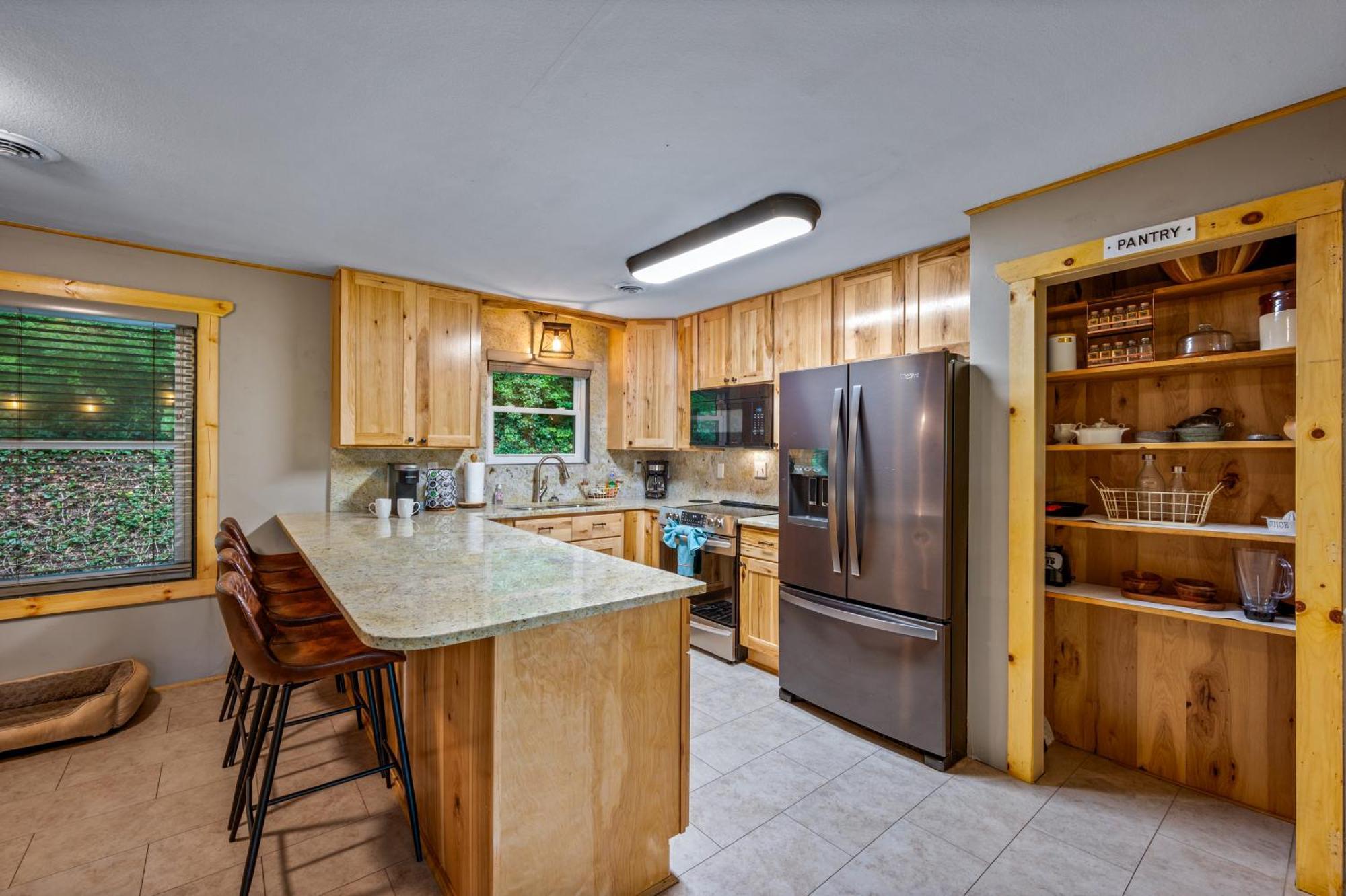 גטלינבורג Beautiful Chalet With Fireplace And Large Game Room מראה חיצוני תמונה