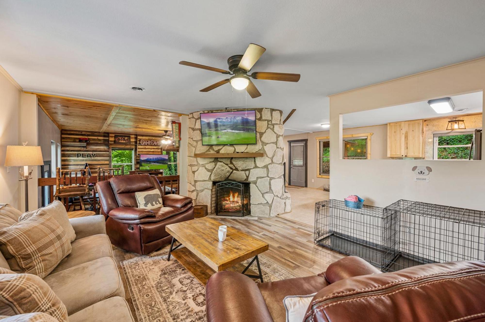 גטלינבורג Beautiful Chalet With Fireplace And Large Game Room מראה חיצוני תמונה