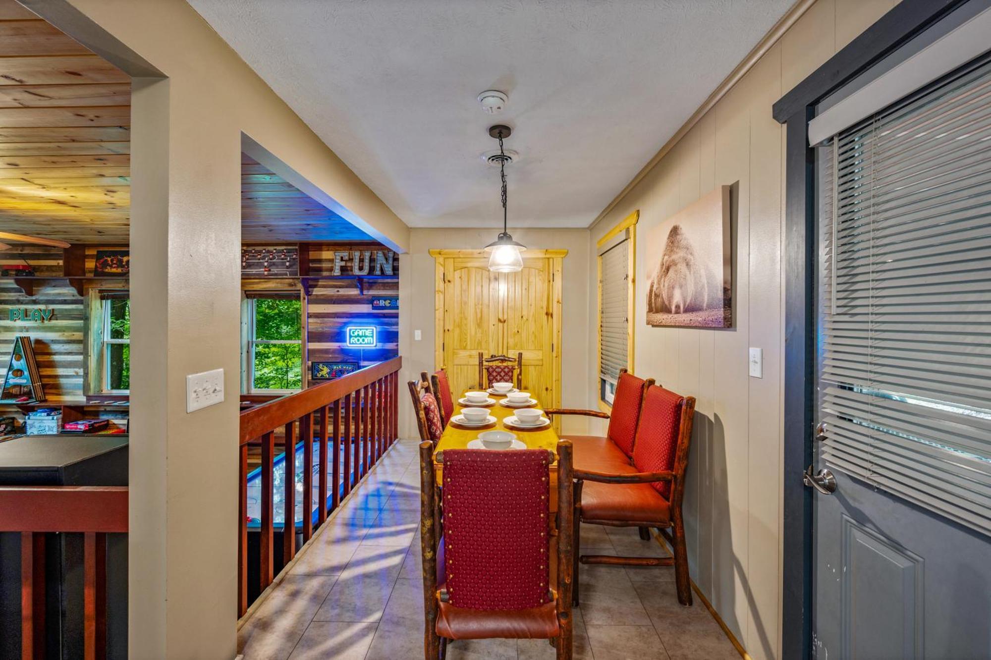 גטלינבורג Beautiful Chalet With Fireplace And Large Game Room מראה חיצוני תמונה