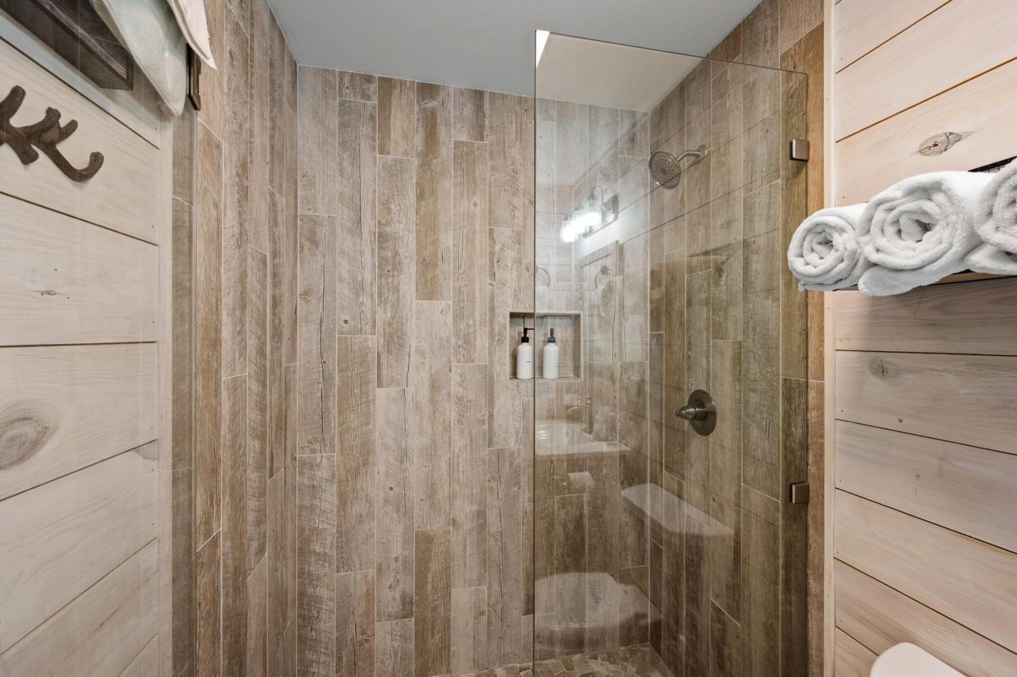 גטלינבורג Beautiful Chalet With Fireplace And Large Game Room מראה חיצוני תמונה